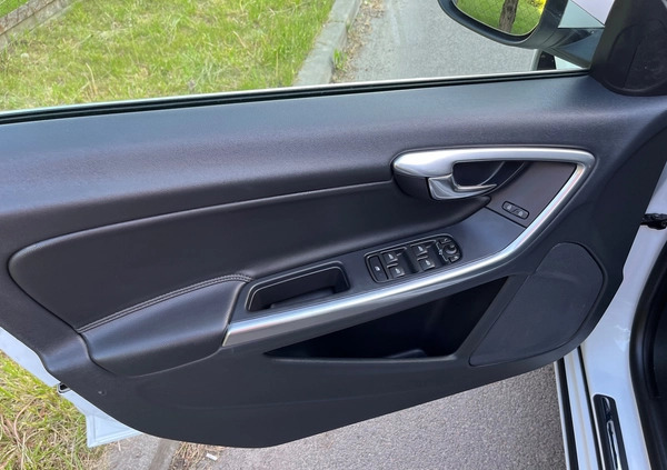 Volvo V60 cena 46800 przebieg: 232123, rok produkcji 2014 z Rajgród małe 326